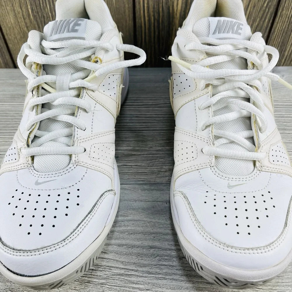 Nike Women City Court Low Top White Sneakers Size 9.5 White Silver Athletic